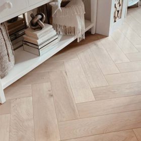 Sàn gỗ tự trong nhà lau dầu lau sàn