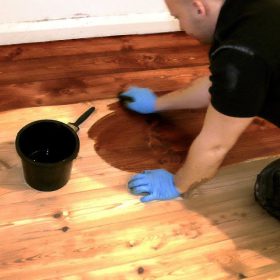 dầu lau sàn gỗ thi công đúng cách