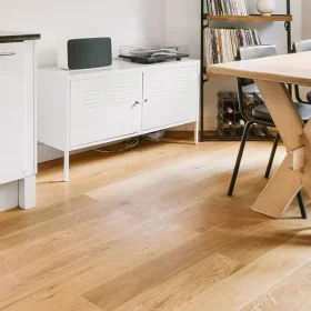 dầu lau sàn gỗ chống trơn