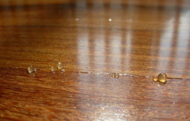 dầu lau sàn gỗ từ dầu tung