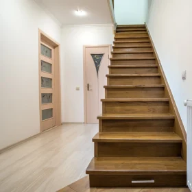 dầu lau cầu thang gỗ chống trơn trượt