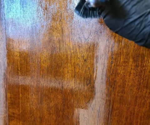 dầu bóng lau gỗ cho bề mặt gỗ tự nhiên