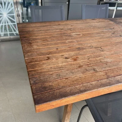 dầu lau gỗ ngoài trời