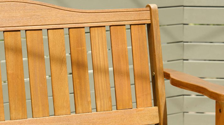 dầu lau gỗ ngoài trời